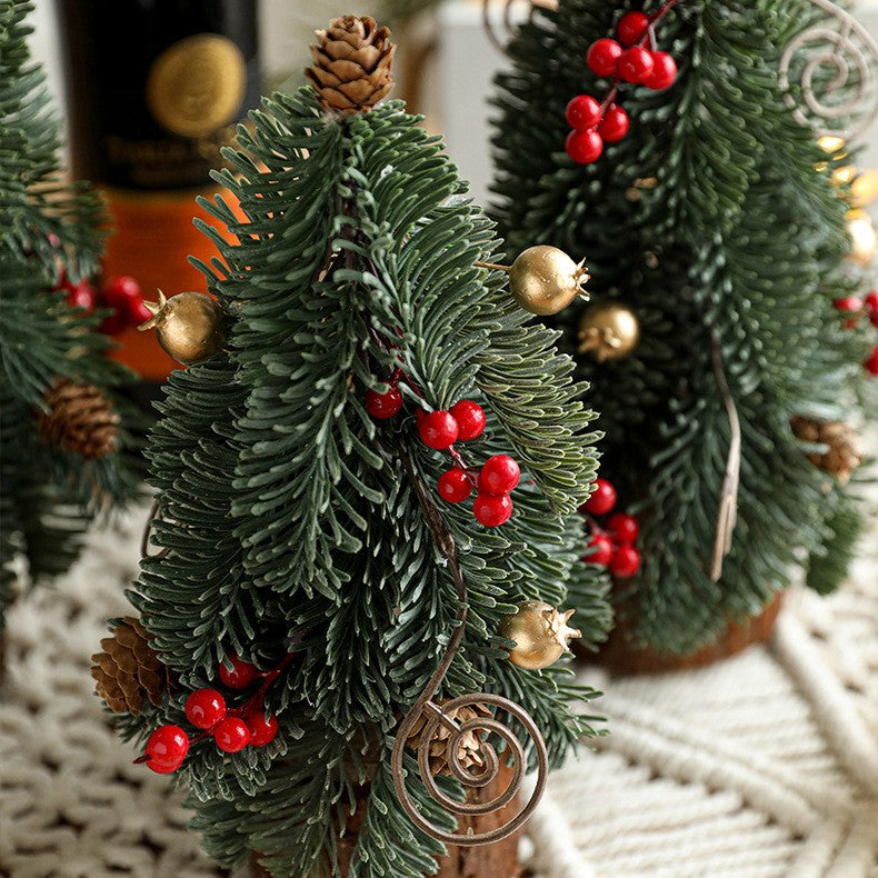 Bradut Decorativ De Craciun Pentru Masa, Ornament Festiv Cu Conuri Si Globuri, Plastic Rezistent, 30 x 15 x 15 cm, Verde