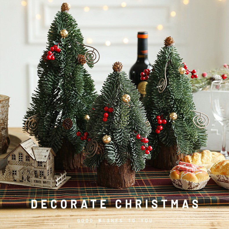 Bradut Decorativ De Craciun Pentru Masa, Ornament Festiv Cu Conuri Si Globuri, Plastic Rezistent, 30 x 15 x 15 cm, Verde