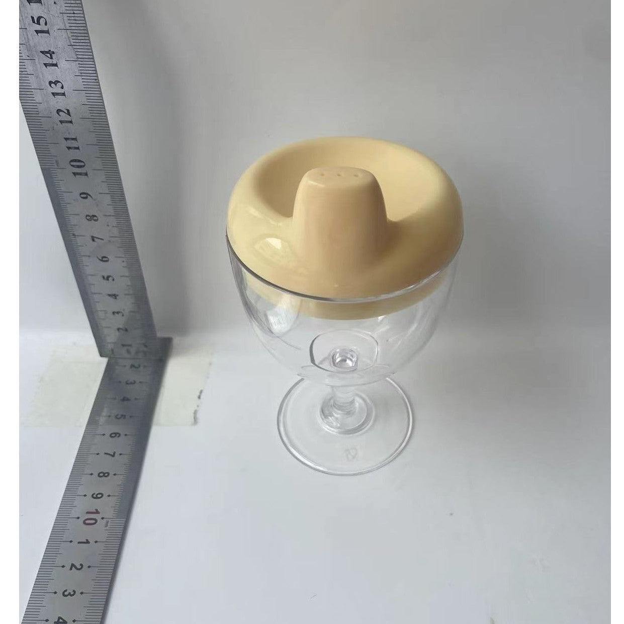 Pahar Bebe Tip Cupa cu Picior, Cioc Antiscurgere si Gradatie, Policarbonat Rezistent la 120 Grade, Fara BPA, 150 ml, Galben, +3 Ani