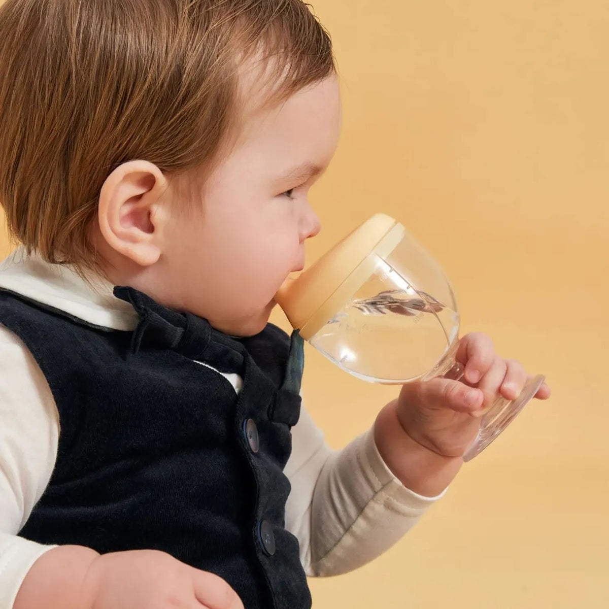 Pahar Bebe Tip Cupa cu Picior, Cioc Antiscurgere si Gradatie, Policarbonat Rezistent la 120 Grade, Fara BPA, 150 ml, Galben, +3 Ani