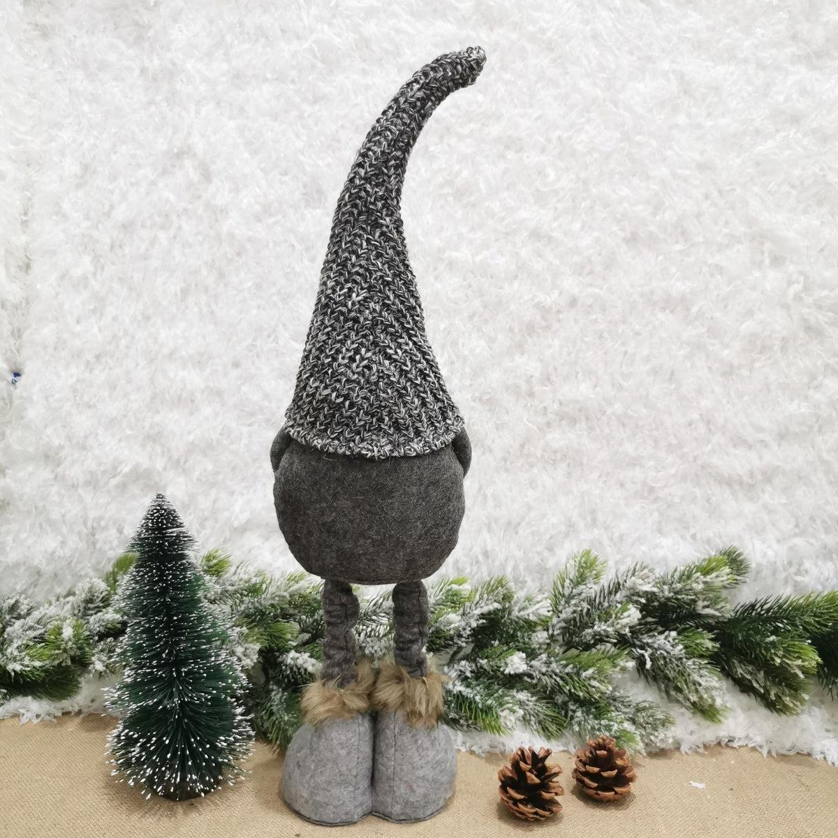 Figurină Decorativă de Crăciun, Spiriduș Omul Pădurii Îndrăgostit, Picioare Telescopice, Poliester, Înălțime Reglabilă 42 - 52 cm, Gri/Roșu