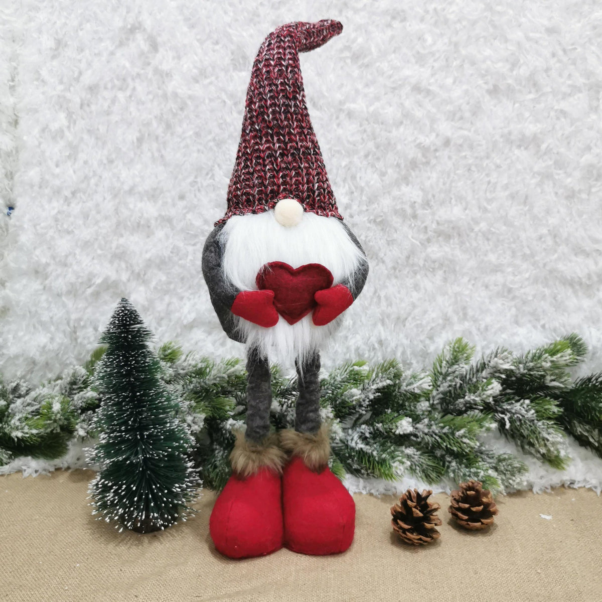 Figurina Decorativa Craciun, Spiridus Omul Padurii Indragostit, Picioare Telescopice, Poliester, Inaltime Reglabila 42-52 cm, Rosu/Gri