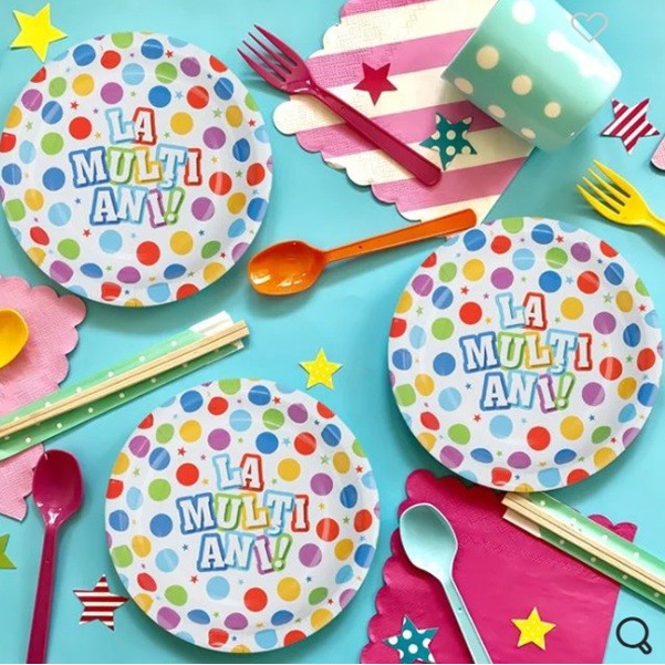 Set 10 Farfurii de Unică Folosință pentru Petrecere, Imprimeu La Mulți Ani, Carton cu Strat Protector Plastic, Diametru 17 cm, Multicolor