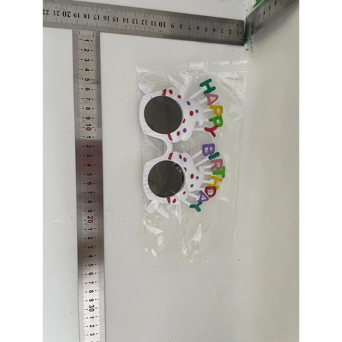 Ochelari Happy Birthday, Accesorii Petrecere Aniversara cu Protectie UV, Design Prajitura, Plastic, 18.5x11.5 cm, Alb