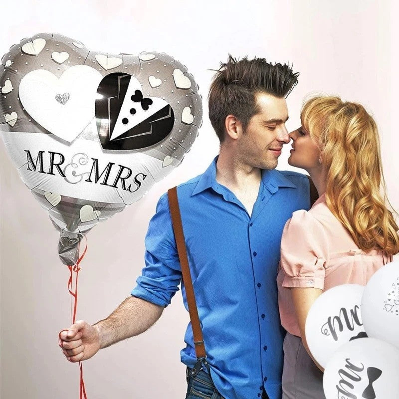 Balon din Folie Metalizata Inima, Model Mr&Mrs pentru Nunta, Compatibil Aer sau Heliu, Include Pai Umflare, 45 cm, Gri