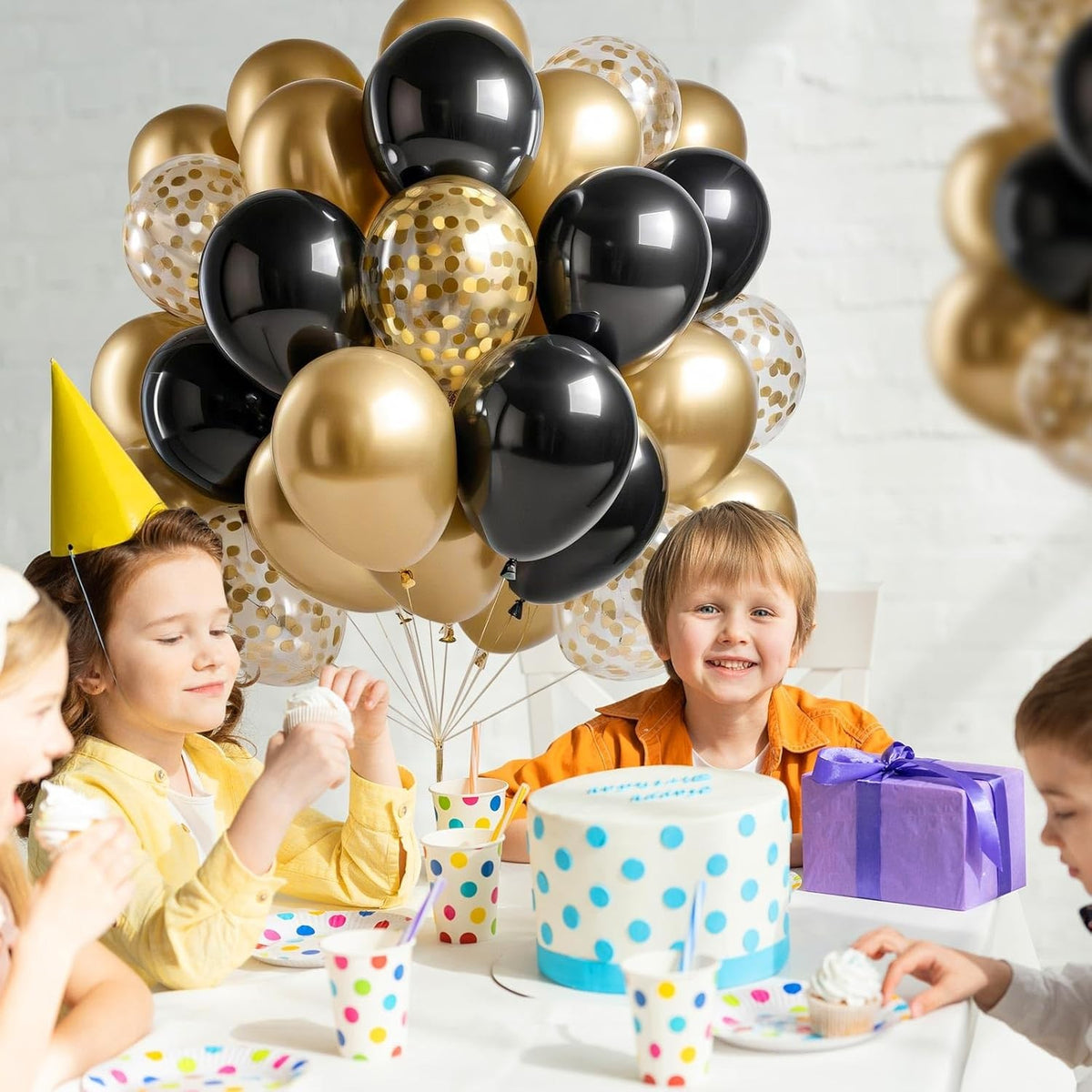Set 16 Baloane Party din Latex și Confetti, Accesorii Decor Petrecere, Compatibile Aer sau Heliu, 30 cm, Auriu și Negru