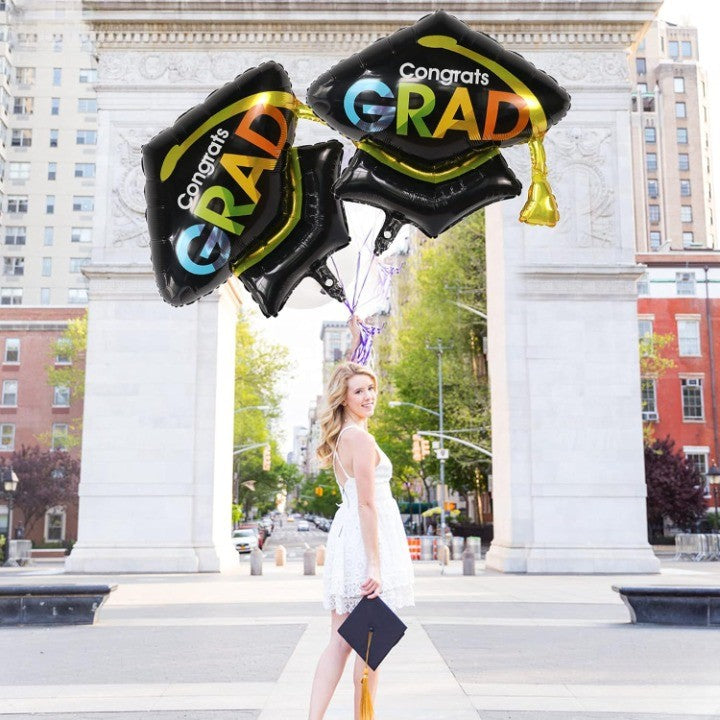 Balon Figurina din Folie Metalizata, Model Toca Congrats Grad, Tematica Absolvire, Umflare Aer sau Heliu, Include Pai, 66x66 cm, Negru