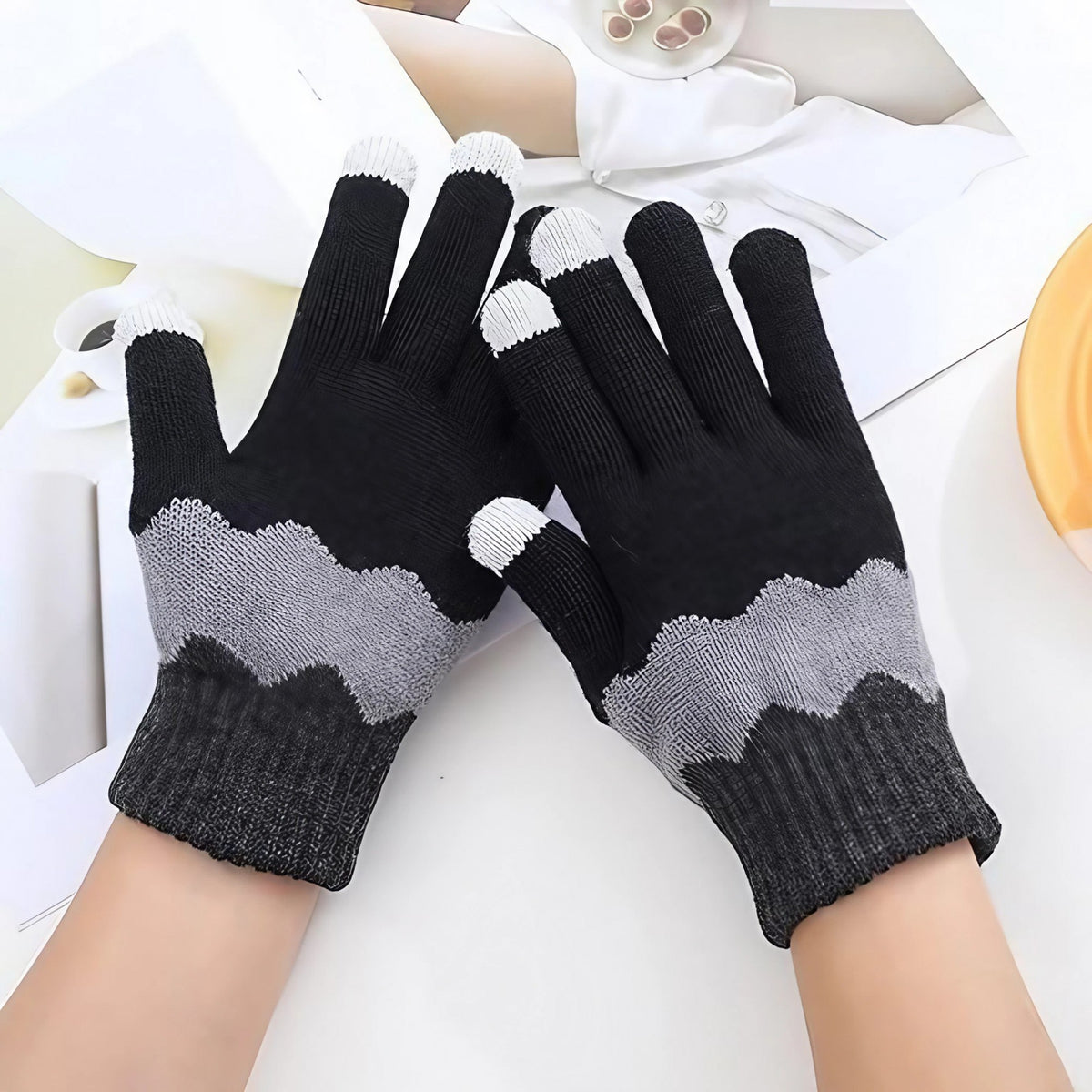 Manusi Dama cu Functie Touchscreen, Model Ondulat Tricotat, Interior Catifelat si Manseta Elastica, Acrilic, Marime Universala, Negru/Gri