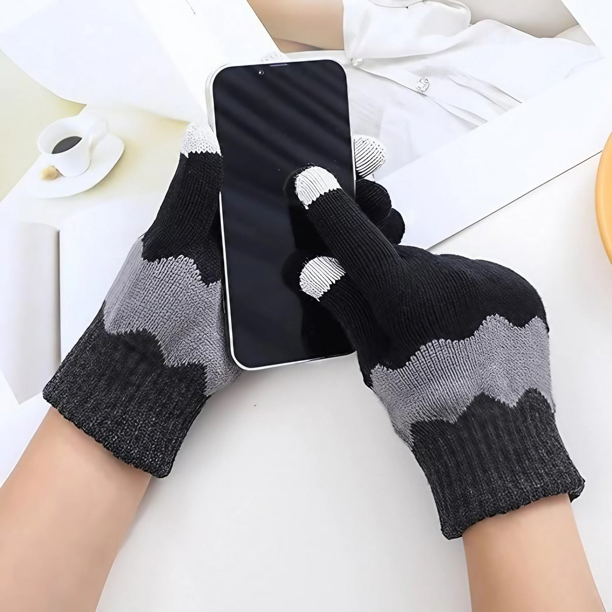Manusi Dama cu Functie Touchscreen, Model Ondulat Tricotat, Interior Catifelat si Manseta Elastica, Acrilic, Marime Universala, Negru/Gri