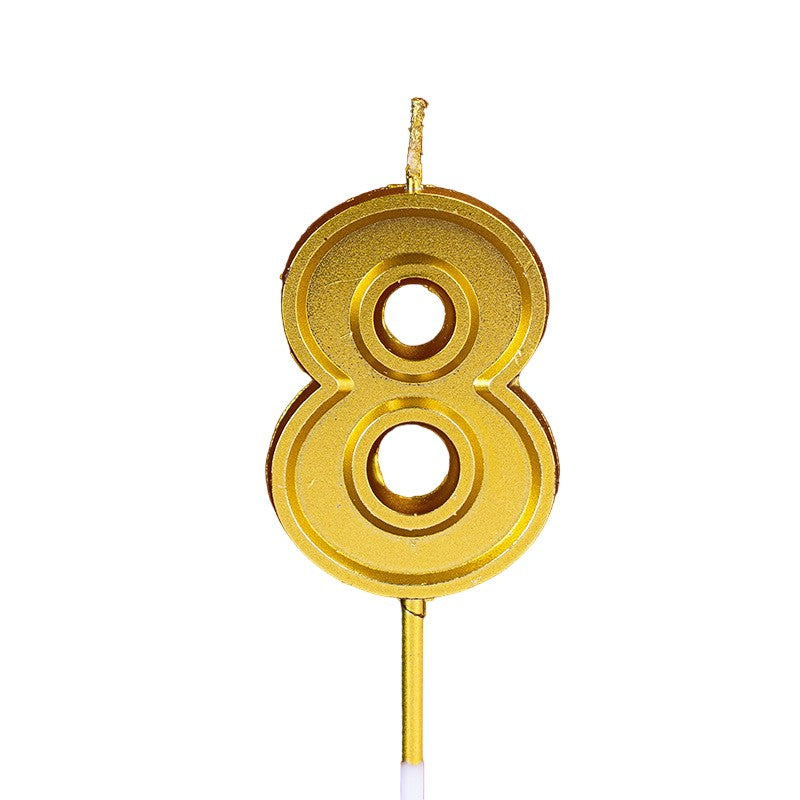 Lumanare pentru Tort Cifra 8, Design Elegant cu Finisaj Stralucitor, Ideala pentru Aniversari si Evenimente Festive, Ceara, 4.8 cm, Aurie