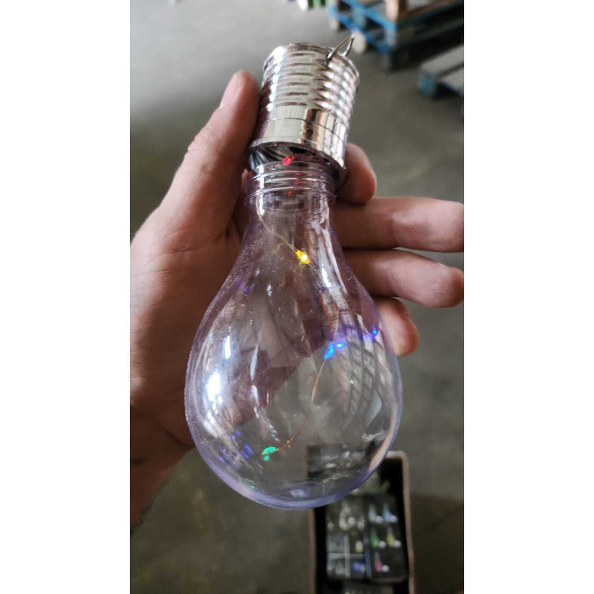 Lampa Solara LED Decorativa, Model Bec Suspendat pentru Gradina si Terasa, Protectie IP65 Rezistenta la Apa, Plastic Transparent, Lumina Multicolora RGB