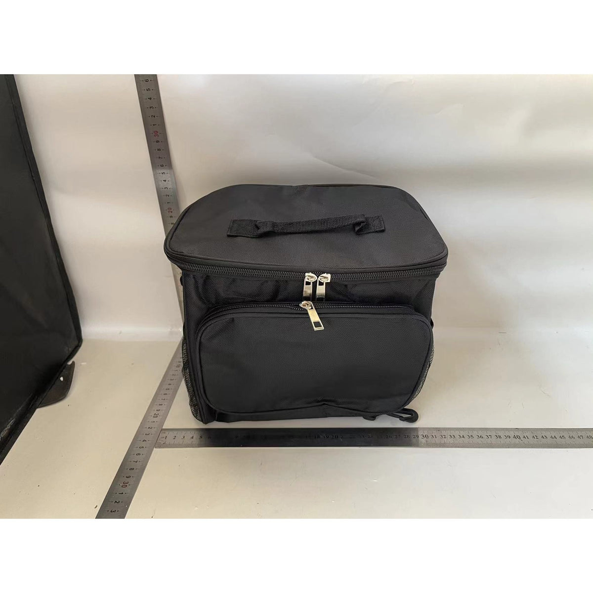 Geanta Termoizolanta pentru Picnic si Caserola, Compartimentata, Impermeabila, 2 Tipuri de Manere, Strat Izotermic, 26 x 24 x 17 cm, Negru