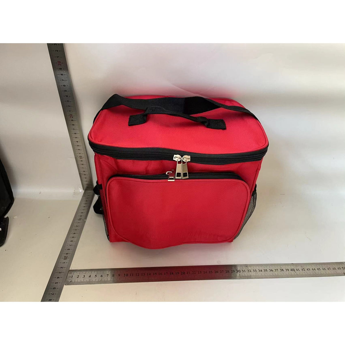 Geanta pentru Pranz Termoizolanta, Compartimentata si Impermeabila, Geanta Messenger cu 2 Tipuri de Manere pentru Birou sau Picnic, Material Textil, 26x24x17 cm, Rosu