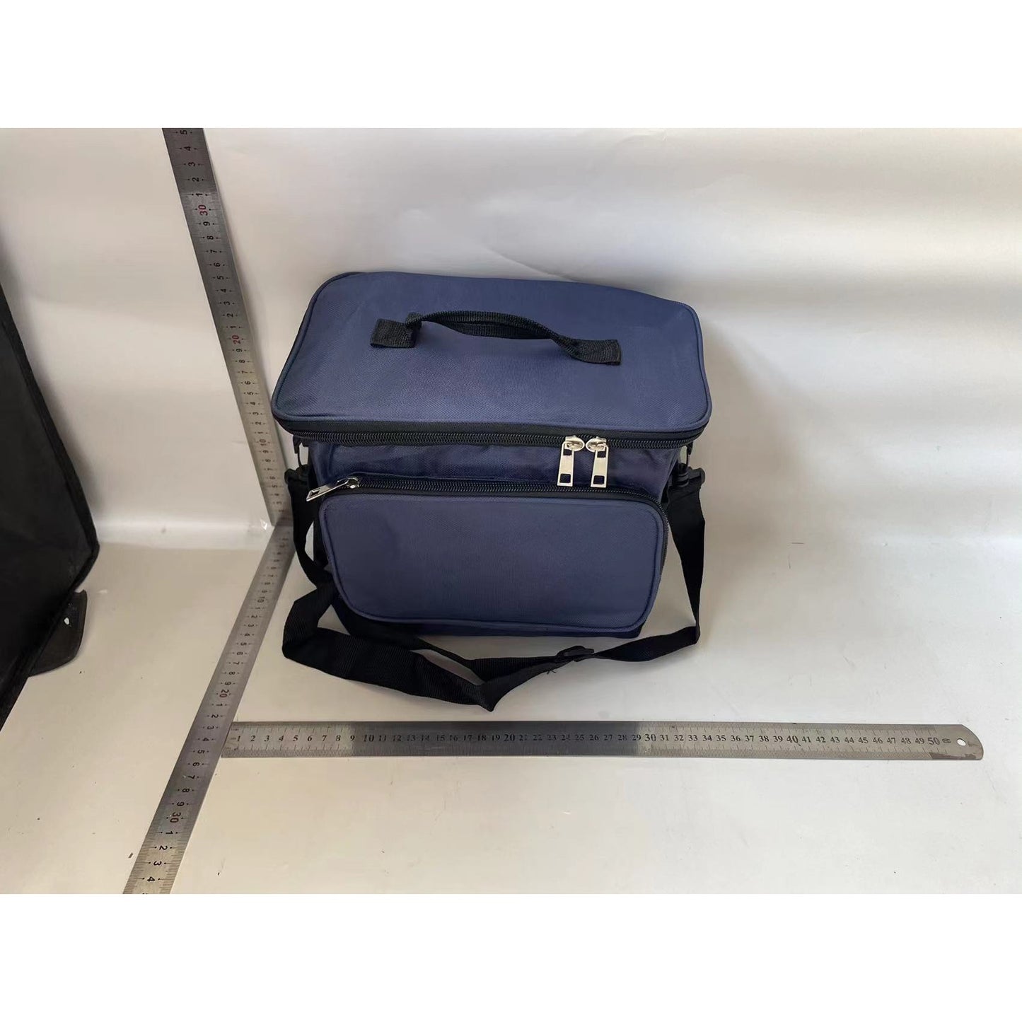 Geanta pentru Pranz Termoizolanta, Model Multifunctional cu Compartimente, Material Impermeabil, Curea de Umar Reglabila si Manere, 26x24x17 cm, Albastru Navy