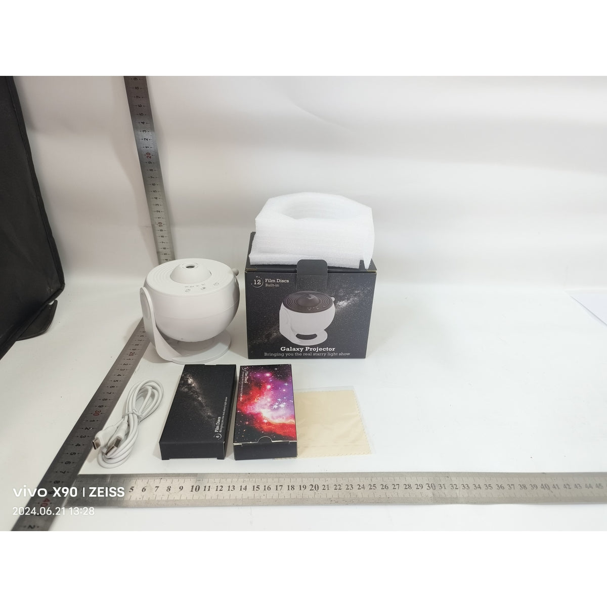 Proiector Galaxie HD, Lampa de Veghe Tip Glob cu Cer Instelat, Rotire 360 Grade, 20 Imagini Interconectabile, Alimentare USB, 10 W, Material ABS, 15x15 cm, Alb