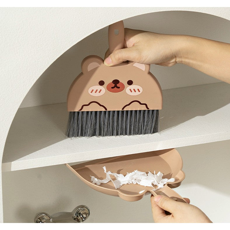 Little Cleaner Set Mini Matura si Faras, Model Iepuras pentru Birou si Bucatarie, Material Plastic, 23 x 18 cm, Bej