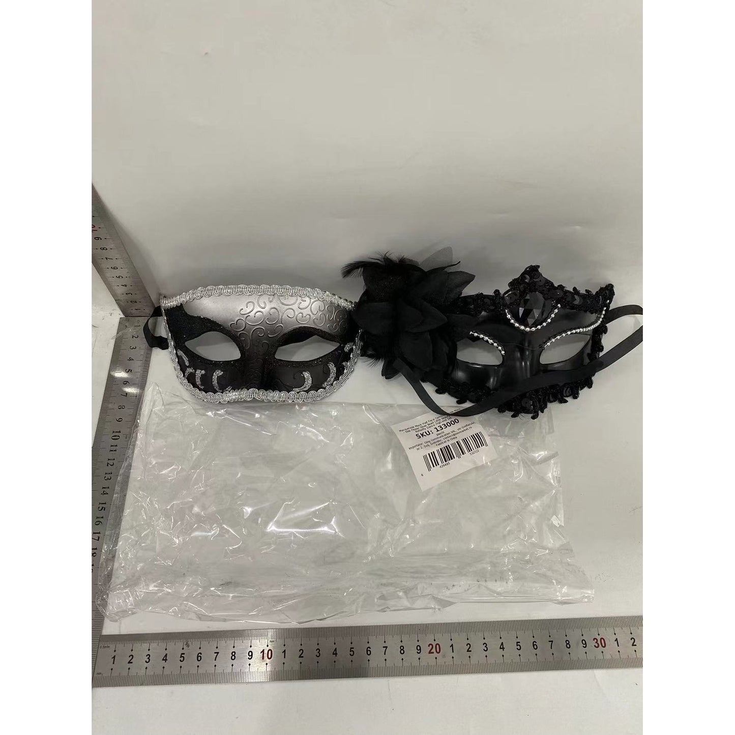 Set 2 Masti Carnaval pentru Cuplu, Accesorii Bal Mascat, Model Floare cu Margele si Fluture Clasic, Marime Universala, Negru si Argintiu
