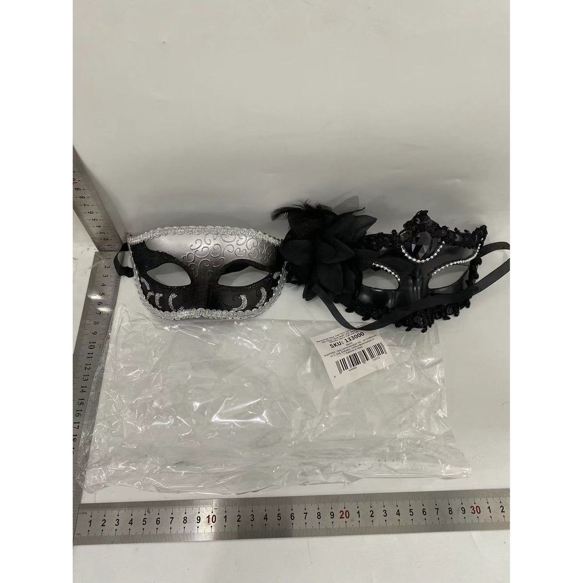 Set 2 Masti Carnaval pentru Cuplu, Accesorii Bal Mascat, Model Floare cu Margele si Fluture Clasic, Marime Universala, Negru si Argintiu
