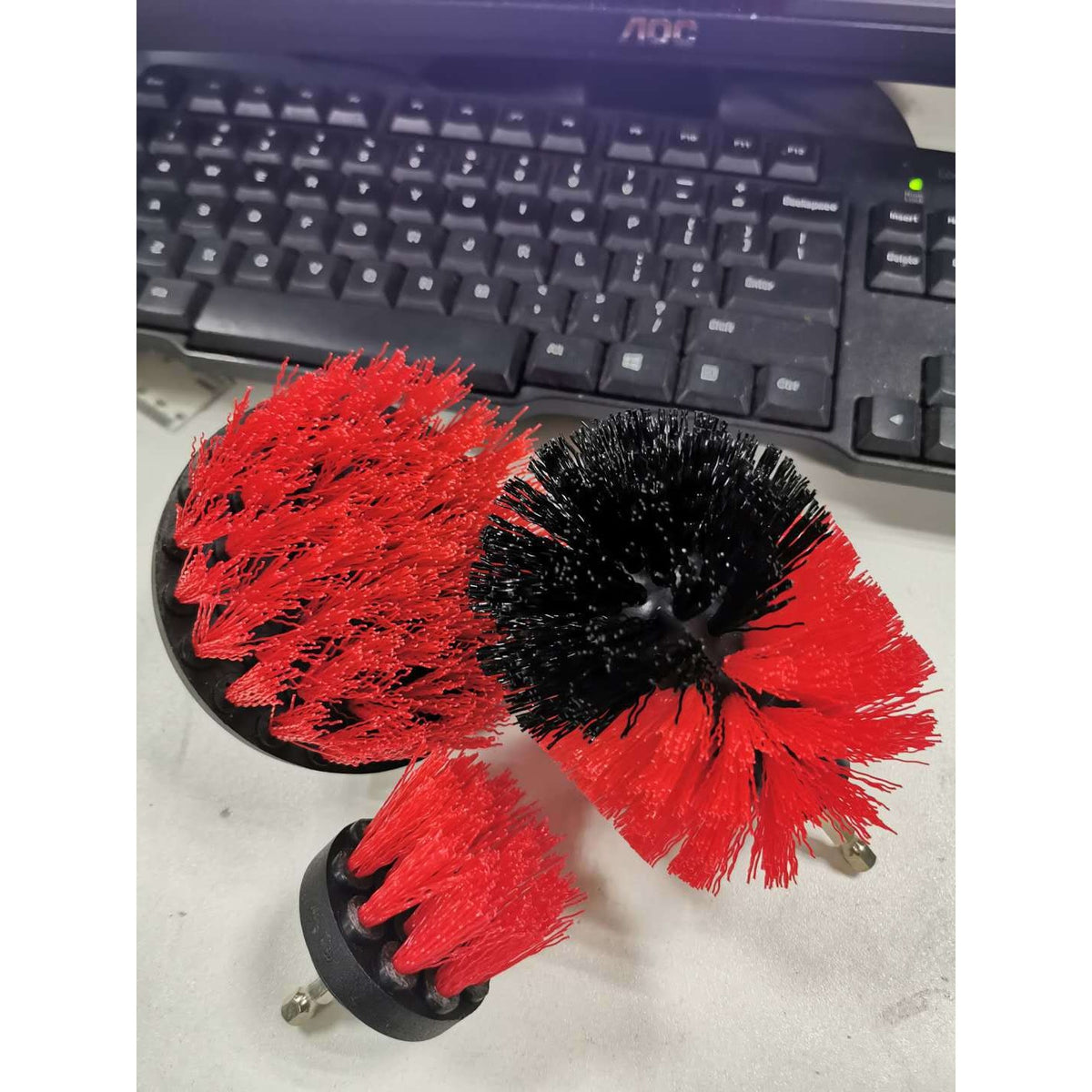 Set 12 Accesorii Curatare Auto pentru Bormasina, Kit Detailing Interior si Exterior, Perii Nylon si Bureti Lustruire, Prelungire 15 cm, Rosu