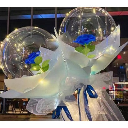 Buchet Decorativ Trandafir in Balon cu Lumini LED, Set Asamblare DIY cu Tulle si Panglica, Latex si Plastic, Diametru 35 cm, Albastru/Alb