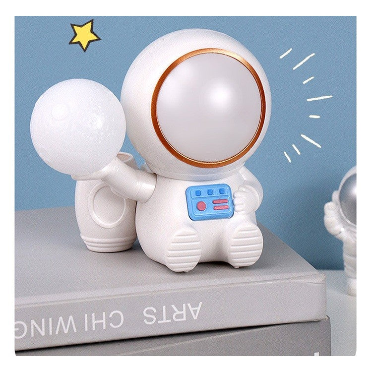 Lampa de Veghe 2-in-1 pentru Copii, Model Astronaut cu Ascutitoare si Suport Depozitare, Lumina LED, Incarcare USB, Material ABS, Multicolor, 12 x 7 x 11 cm