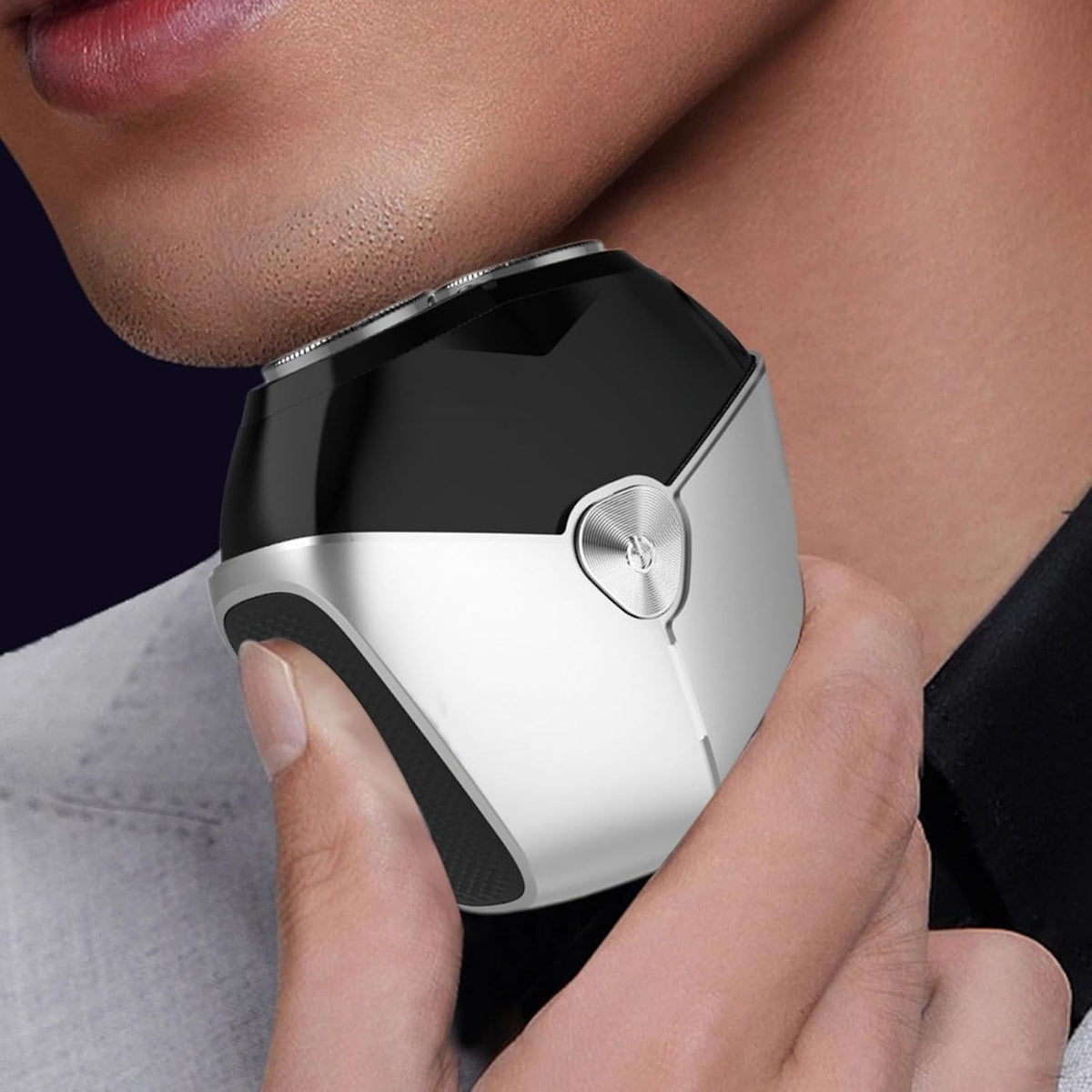 Aparat de Ras Portabil, Putere 8W, Autonomie 60 Min, Reincarcabil USB Type-C, Design Ergonomic, Include Periuta Curatare si Husa, 7.3x7.5x3.3 cm, Gri