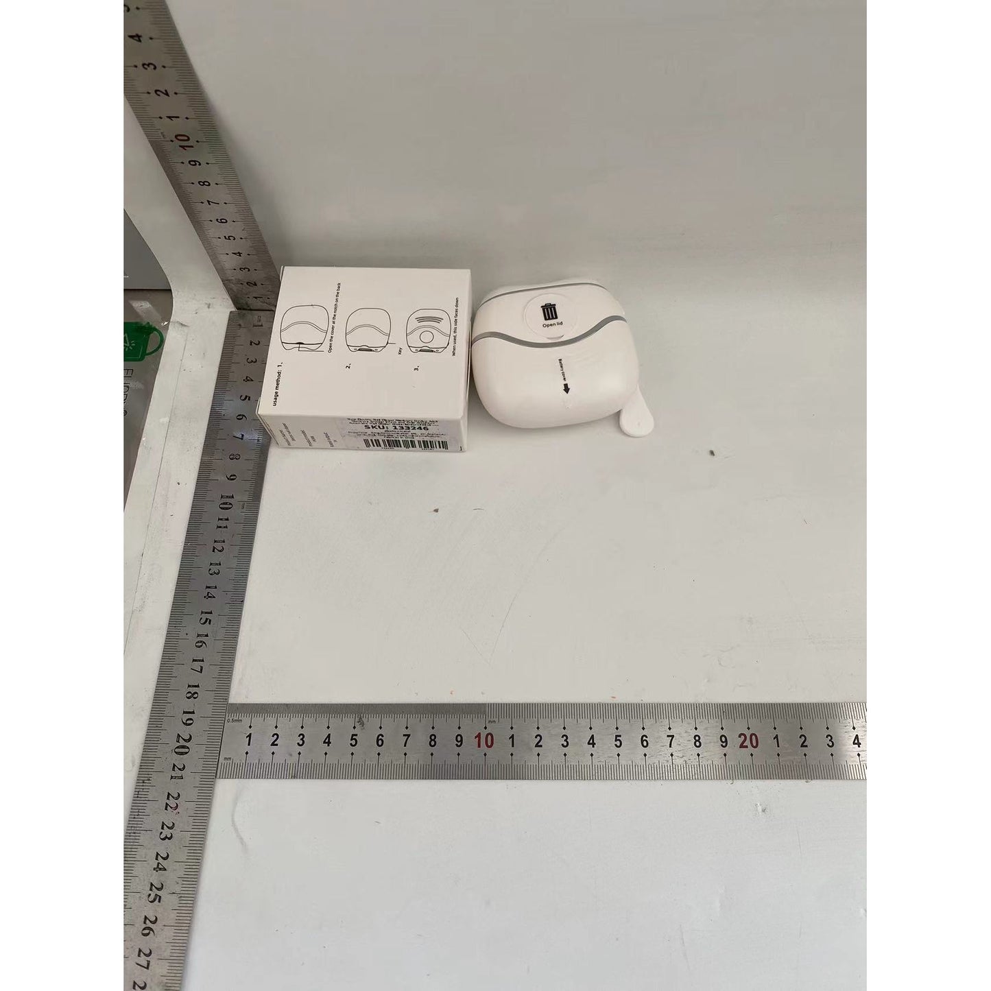 Unghiera Electrica pentru Copii si Adulti, Dispozitiv de Taiat si Pileat Unghii, Design Portabil, Silentioasa 50 dB, Functionare cu 2 Baterii AA, 7.4 x 7.3 x 3 cm, Alb