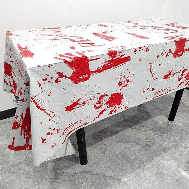 Fata de Masa Halloween Help Me, Protectie Masa Petreceri, Imprimeu Tematic Sangeros, Material Folie PET Plastifiata, 137 x 183 cm, Alb/Rosu