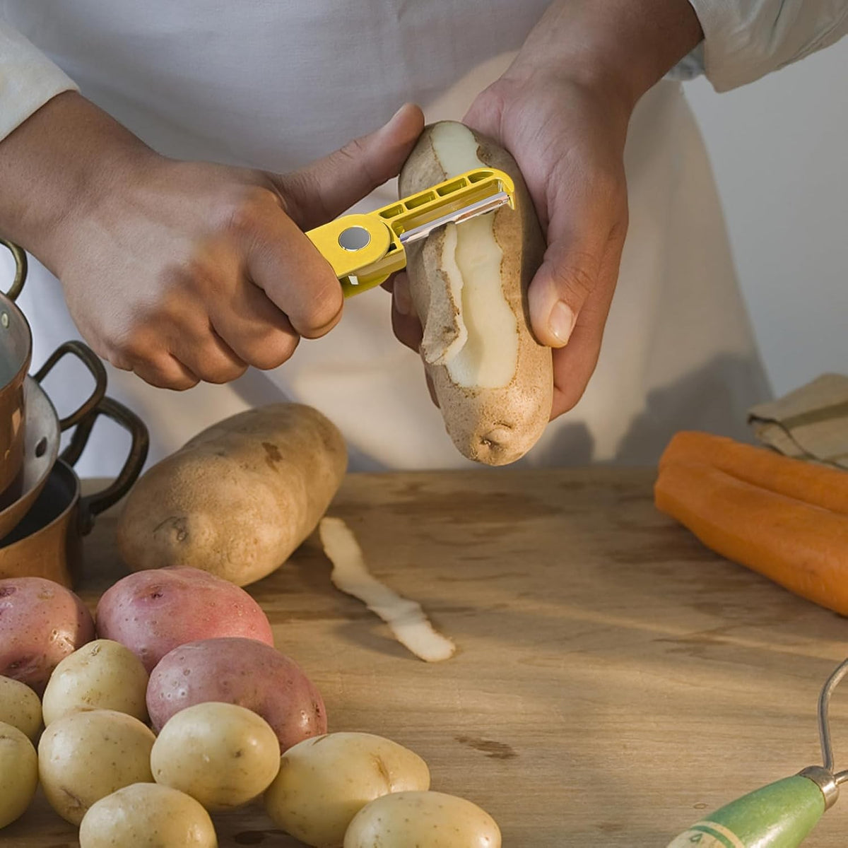 Peeler Multifunctional pentru Legume si Fructe, Curatator Pliabil cu Lame Duble Rotative, Otel Inoxidabil si ABS, 3.6 x 9.1 cm, Galben