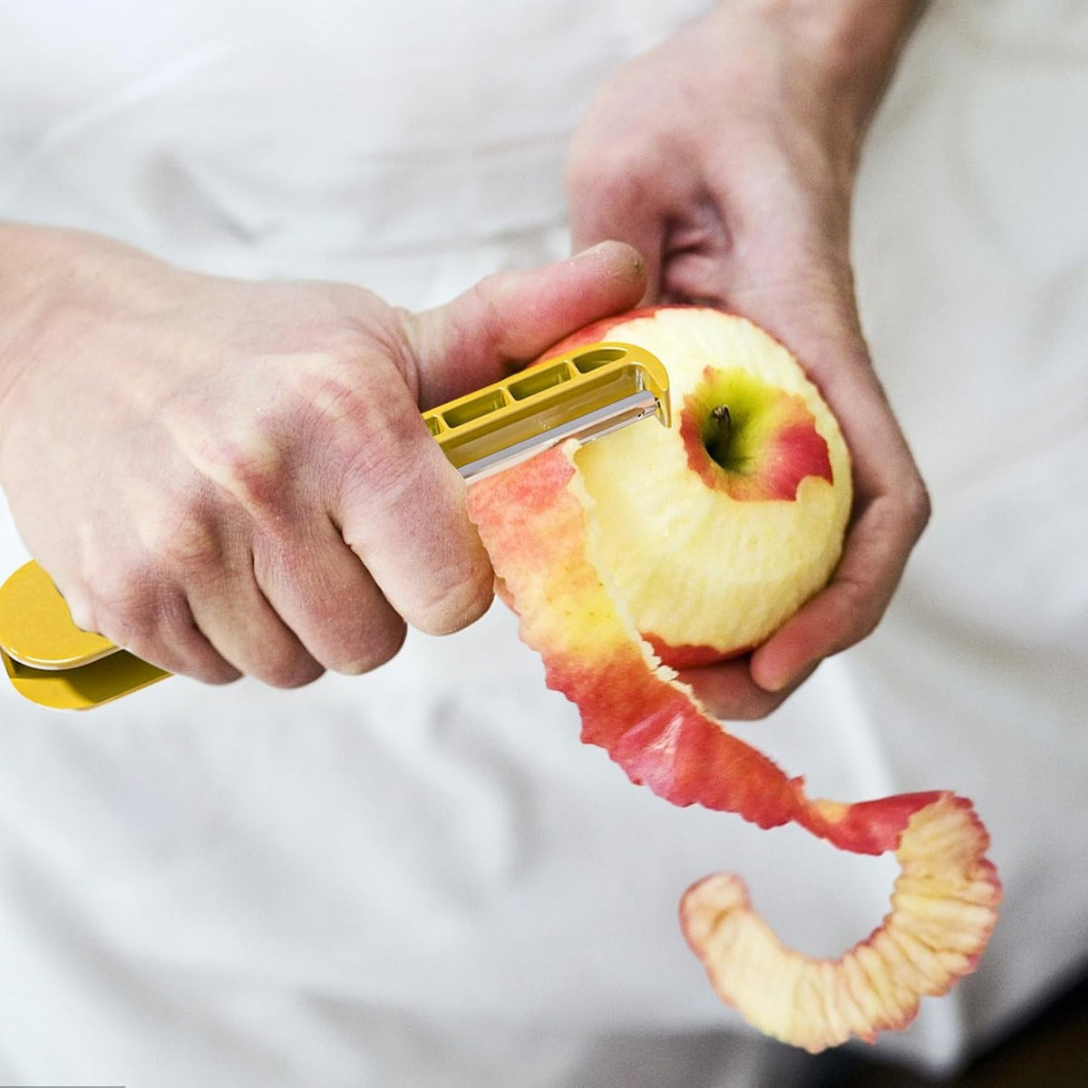 Peeler Multifunctional pentru Legume si Fructe, Curatator Pliabil cu Lame Duble Rotative, Otel Inoxidabil si ABS, 3.6 x 9.1 cm, Galben