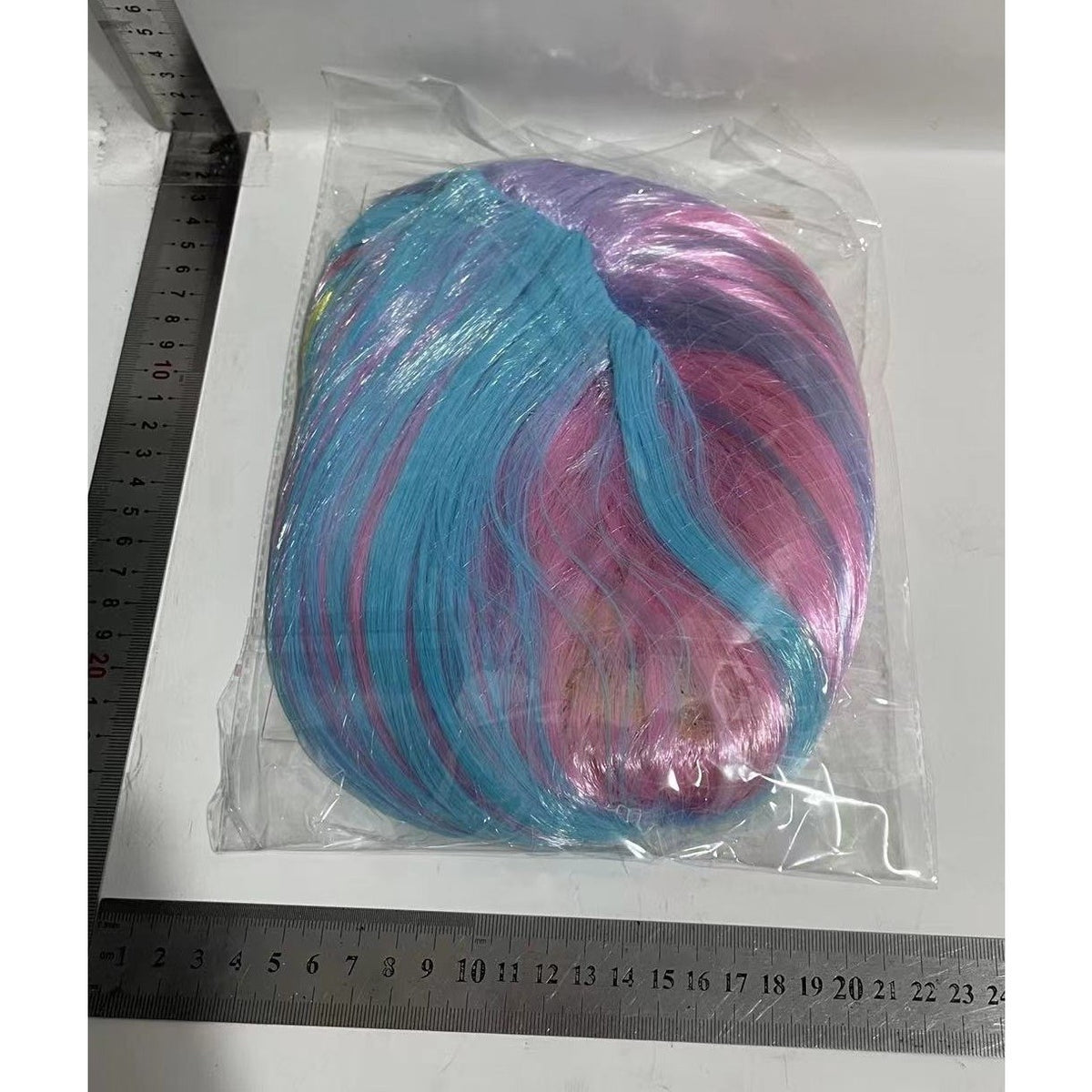 Peruca Cosplay Tunsoare Bob cu Breton, Accesoriu Carnaval si Halloween, Fibra Sintetica PET, Marime Universala, 100 g, Multicolor