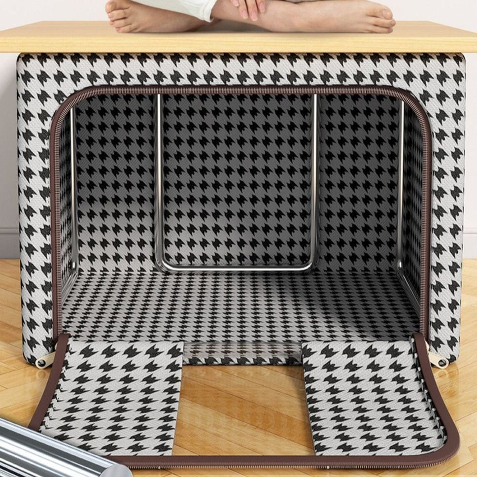 Cutie de Depozitare Pliabila pentru Haine, Cadru Metalic si Suport Baza Stabil, Fermoar Bidirectional, Fereastra Transparenta, Material Textil, Design Zebra, 24 L, 40x30x20 cm, Alb/Negru