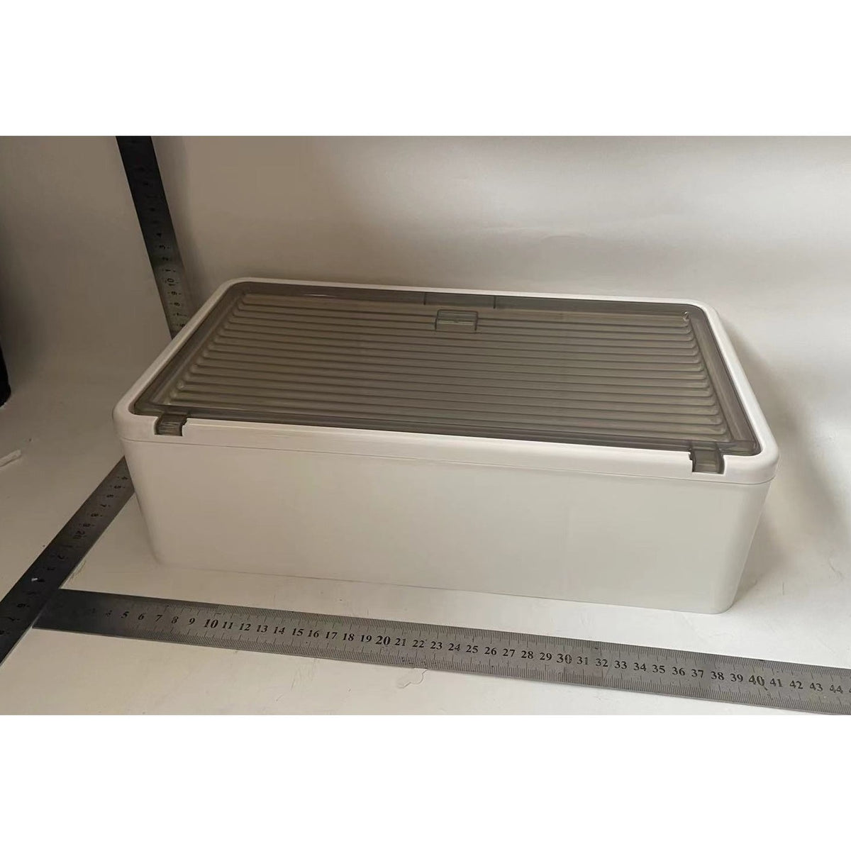 Organizator Cosmetice Suspendat, Montare Pe Perete Fara Perforare, Autoadeziv Cu Usa Transparenta, Material PP si ABS, 36.5 x 10.9 x 20 cm, Alb-Negru