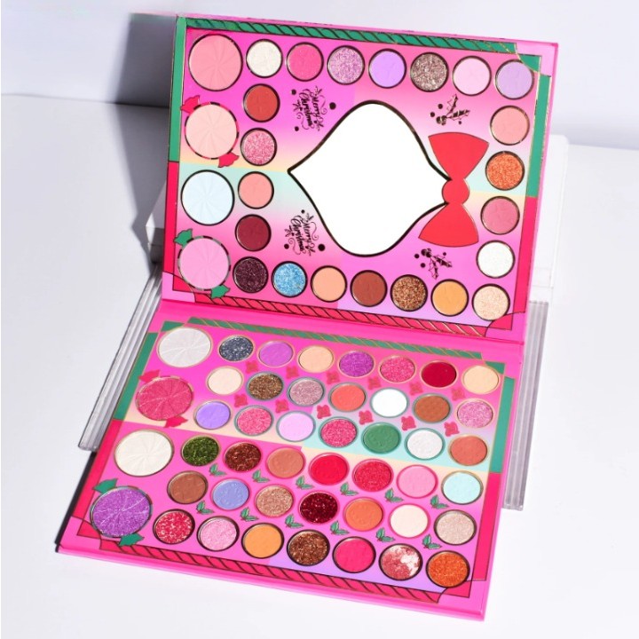 Kevin & Coco Paleta Machiaj Profesionala, Set Complet 72 Culori cu 64 Farduri Pleoape, 4 Iluminatoare si 4 Blush, Model Christmas Babe cu Oglinda Glob, Textura Mata si Sidefata, 25.5x20x1.7 cm, Multicolor