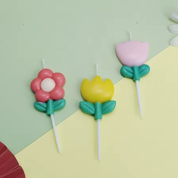 Set 3 Lumanari pentru Tort, Model Florale Colorate, Parafina de Inalta Calitate, Design Turnat, Multicolor, 3 Bucati