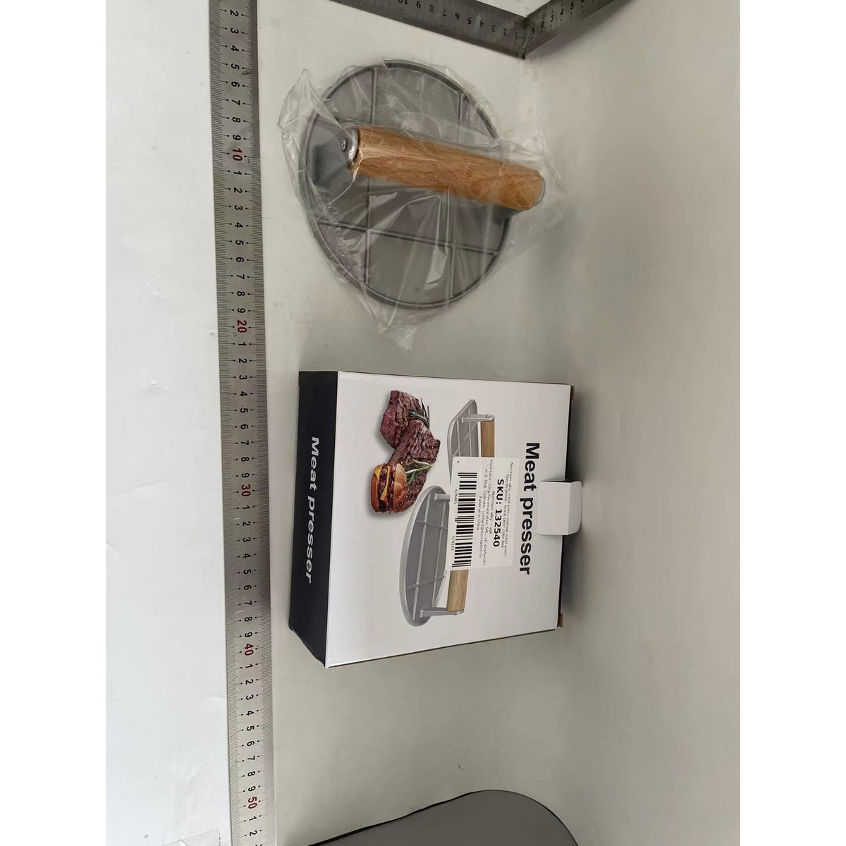 Presa pentru Burgeri si Carne, Forma Rotunda cu Design Ergonomic, Aliaj de Aluminiu si Maner din Lemn, 16x16x6 cm, Gri