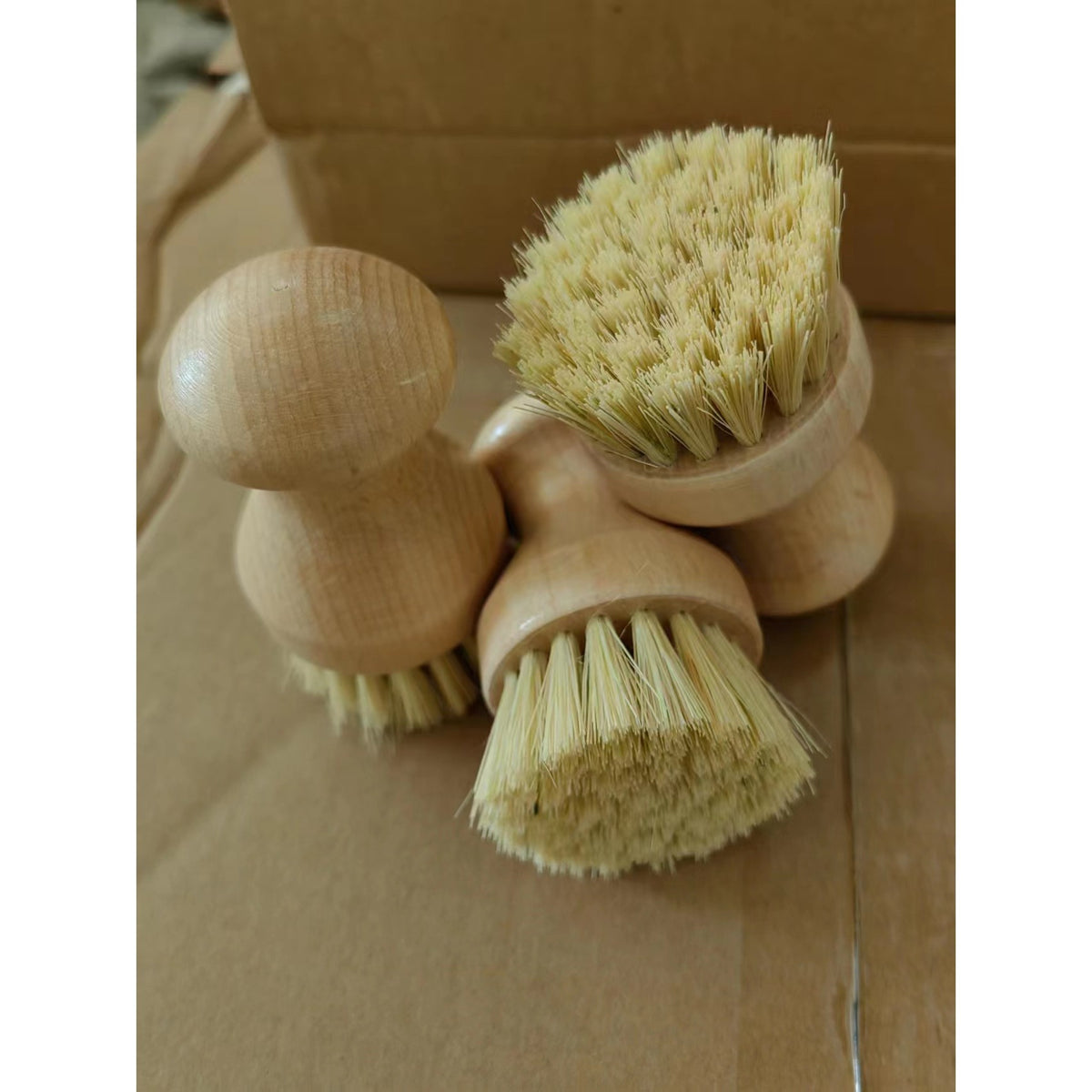 Perie de Curatat Vase si Alimente, Design Ergonomic Antialunecare, Lemn de Bambus si Sisal Natural, 8 x 5 cm, Maro