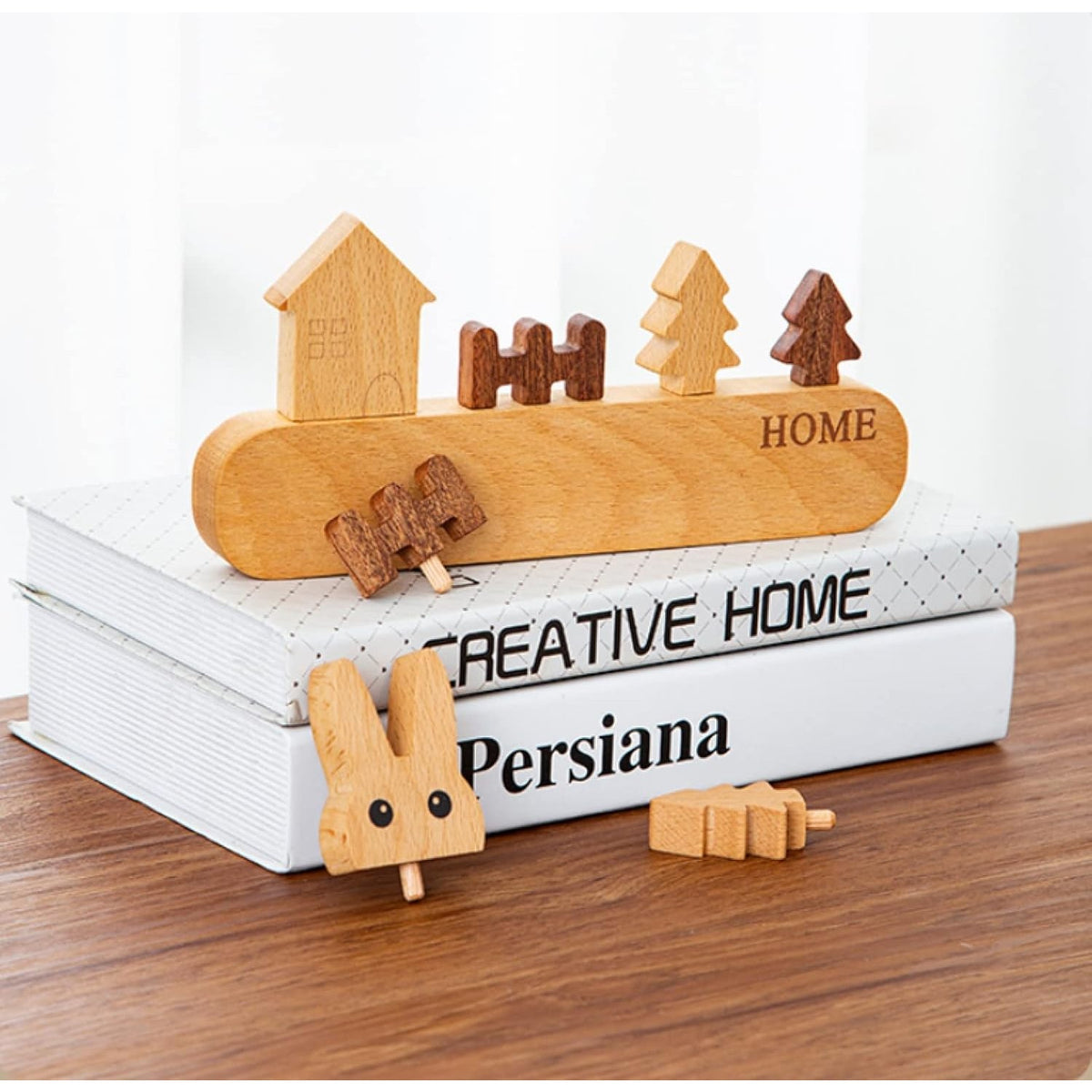 Suport pentru Chei si Organizator Perete, Design Casuta cu 5 Carlige, Lemn Natural, Montare fara Gaurire cu Adeziv, Capacitate 5 kg, 13.5 x 23 cm, Maro