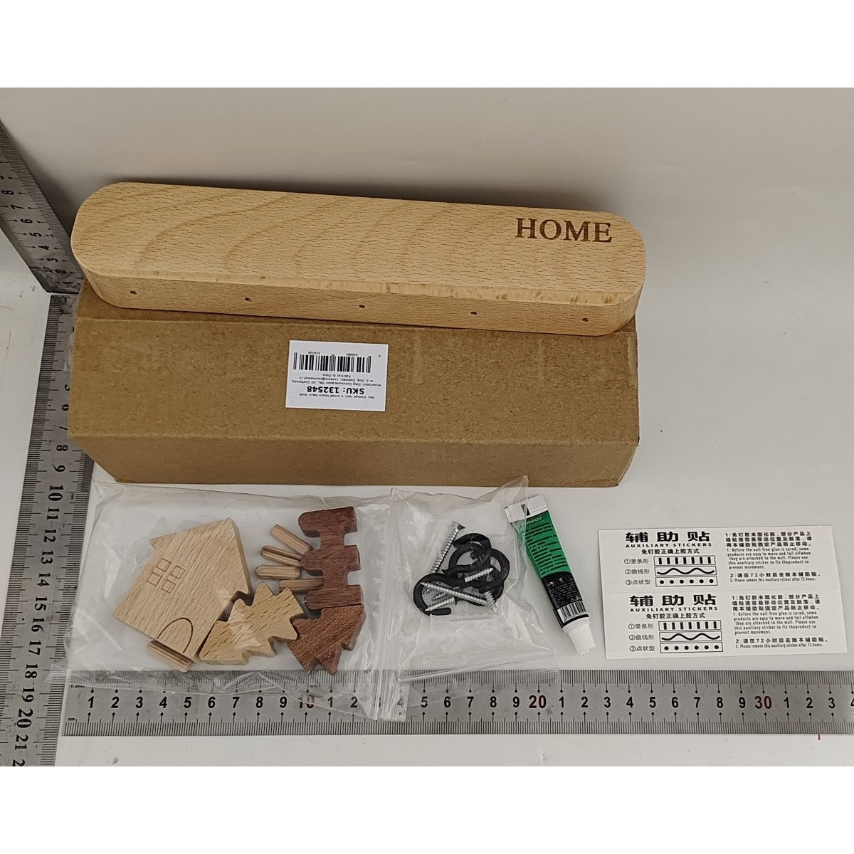 Suport pentru Chei si Organizator Perete, Design Casuta cu 5 Carlige, Lemn Natural, Montare fara Gaurire cu Adeziv, Capacitate 5 kg, 13.5 x 23 cm, Maro