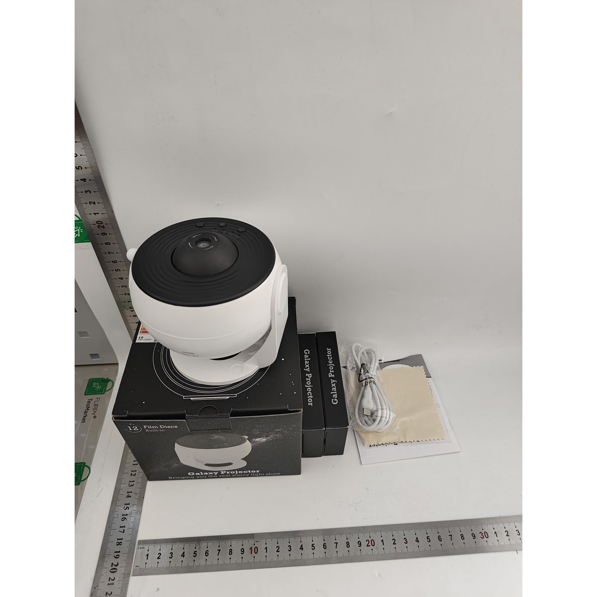 Lampa Proiector Galaxie HD, Proiector Stele si Constelatii cu Rotire 360 Grade, 13 Filme Incluse, Temporizator, Incarcare USB, 5W, Alb-Negru