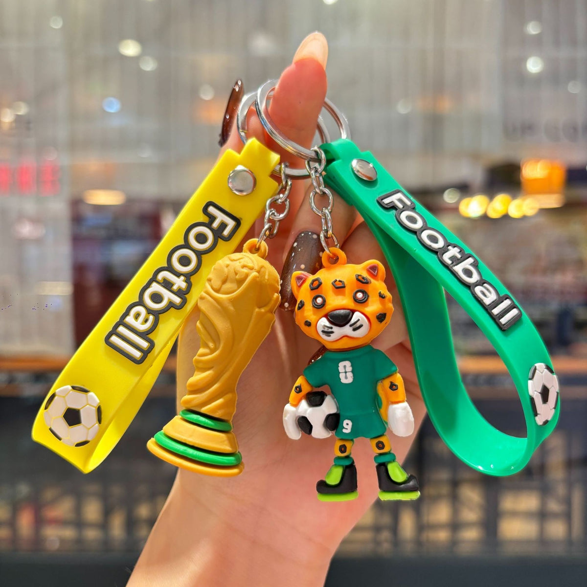 Breloc Chei Cu Mascota Fotbal Leopard, Cupa Mondiala, Accesoriu Pentru Rucsac Si Ghiozdan, Cauciuc Moale, 6.2 x 3.4 cm, 26 g, Verde