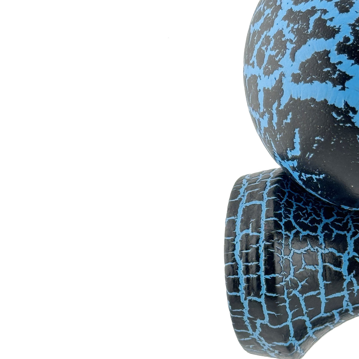 Kendama X Originala Berbis – Jucarie Interactiva din Lemn, 18 cm, Joc de Indemanare pentru Copii si Adulti, Design Cracked Negru-Albastru