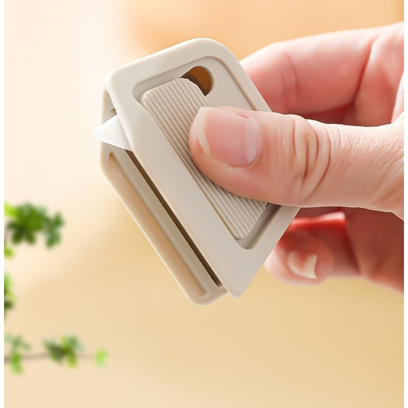 Cutter Portabil Universal, Lama Ceramica Autoretractabila, Magnet Integrat pentru Frigider, ABS, Alb