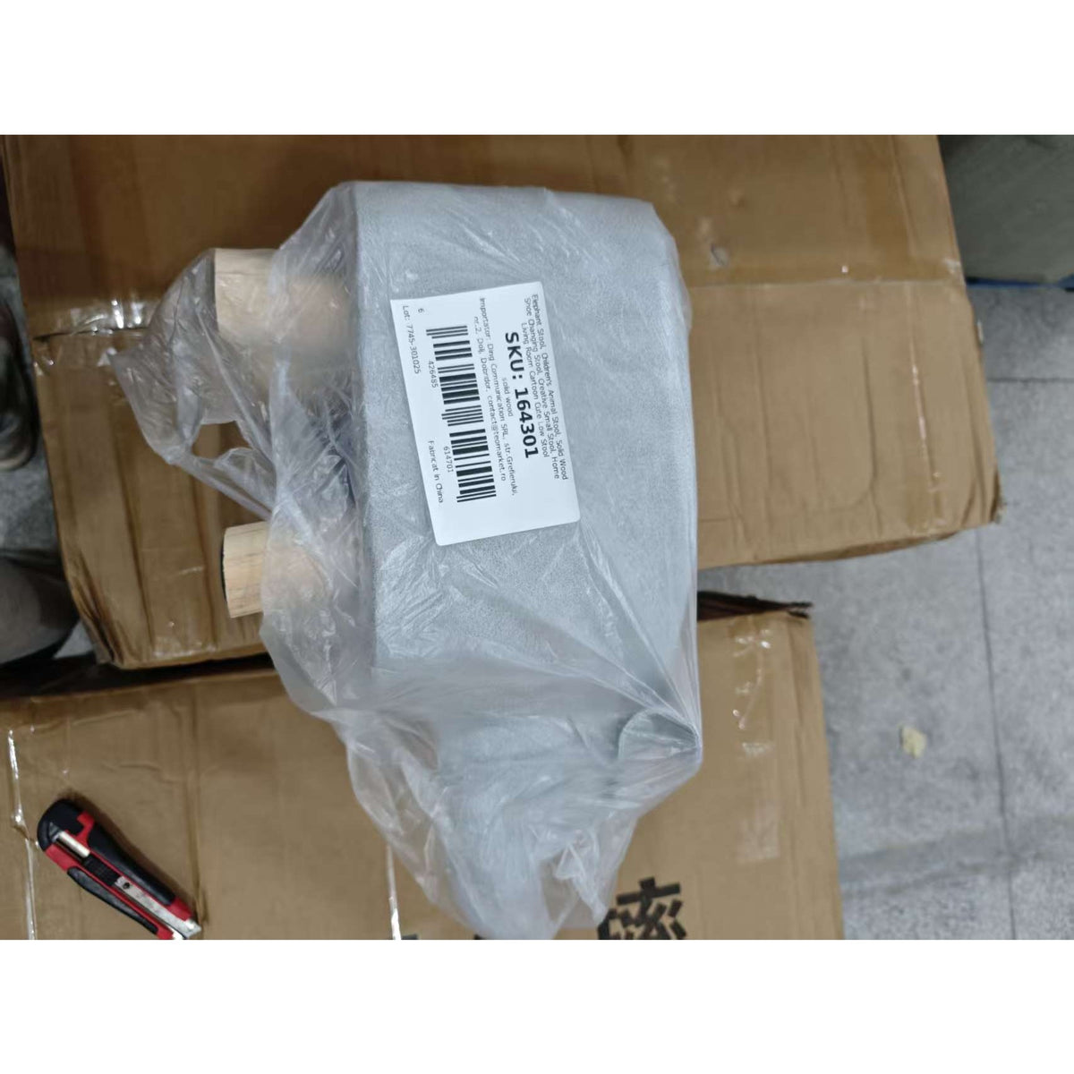 Taburet pentru Copii, Scaun de Gradinita Model Elefant, Sezut Moale cu Burete, Picioare din Lemn Masiv Antiderapante, Max 50 kg, 30 x 25 x 25 cm, Alb Bej