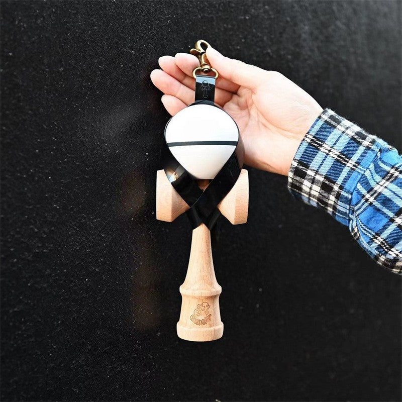 Husa pentru Kendama, Suport Depozitare cu Catarama si Prindere Breloc, PVC Rezistent, Inchidere cu Capse, 12 x 6 cm, Negru