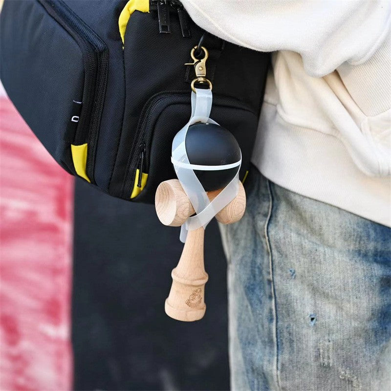 Husa Depozitare Kendama, Protectie Transport cu Catarama Metalica si Carabina, Tip Breloc, Material PVC, 12 x 6 cm, Alb