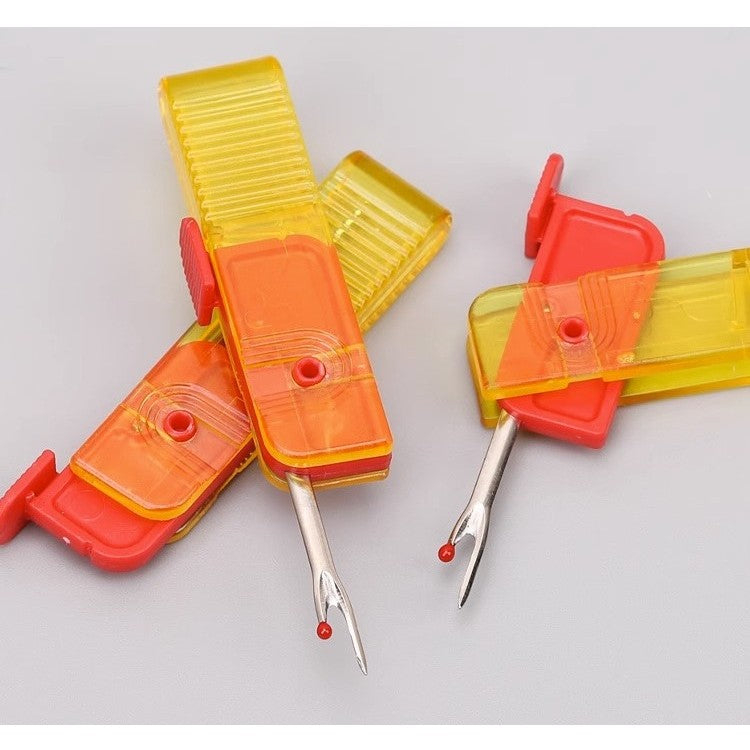 Dispozitiv pentru Descusut și Tăietor de Etichete, Instrument 2-în-1 pentru Croitorie, Design Pliabil și Portabil, Plastic și Metal, 1.7 x 7 cm, Galben/Roșu