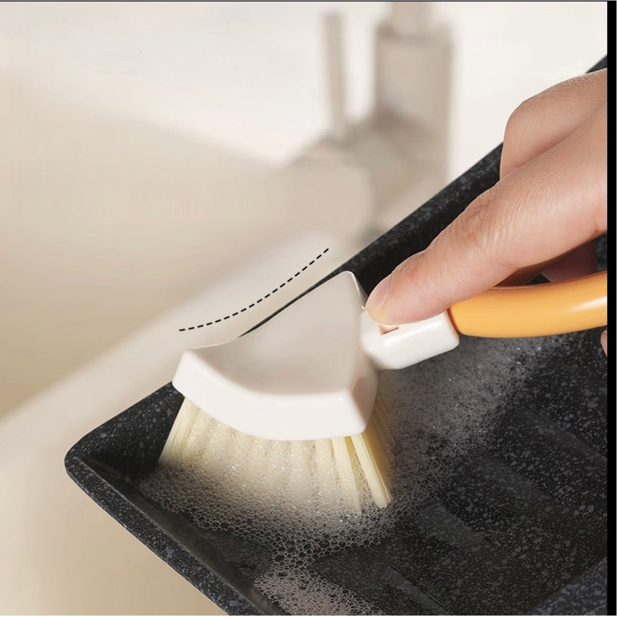Perie Multifunctionala pentru Curatare, Cap Pliabil si Forma Triunghiulara pentru Colturi sau Rosturi, Polipropilena, 15 x 3.5 x 5.8 cm, Portocaliu