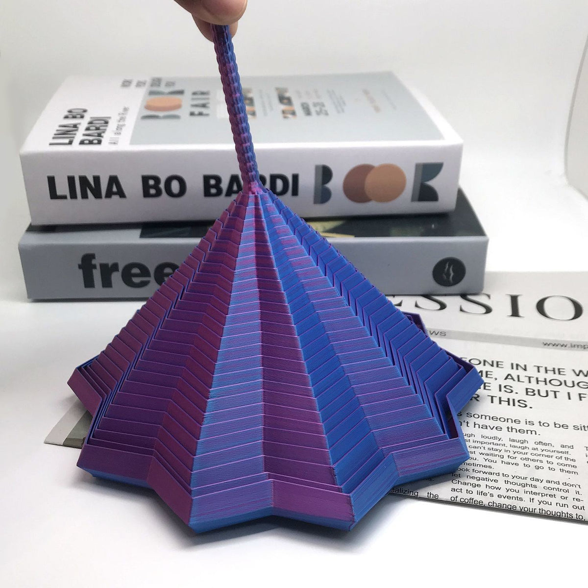 Jucarie Decompresie Anti-stress, Stea 3D Geometrica Extensibila, Turn Magic cu Maner Spirala si Efect DuoChrome, Material PLA, 8.6 cm, Negru/Mov