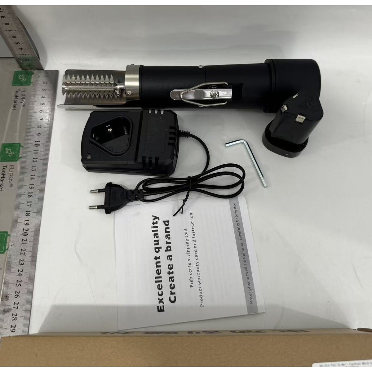 Aparat Electric de Curatare Solzi Peste, Dispozitiv Portabil Fara Fir, Rezistent la Apa, Lama Otel Inoxidabil 304, Motor 98W, Acumulator 2600 mAh, Incarcare Wireless, 28 x 5 cm, Negru